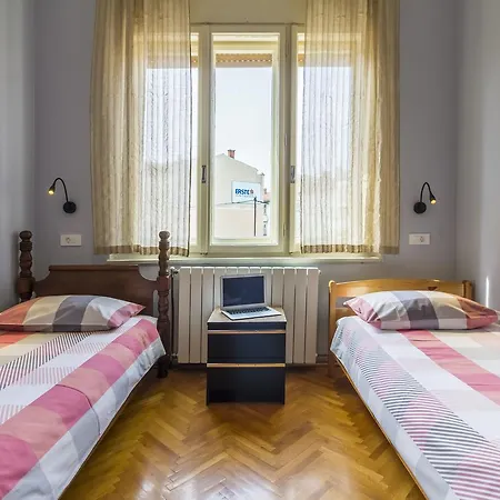 Apartman Spacious & Smart Center