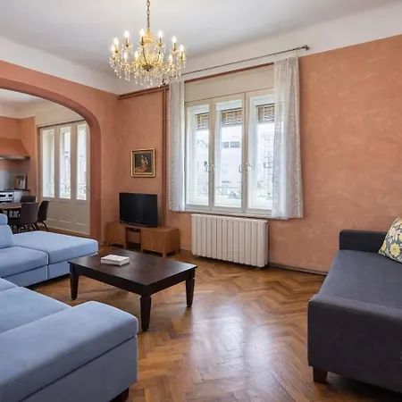 Spacious & Smart Center *