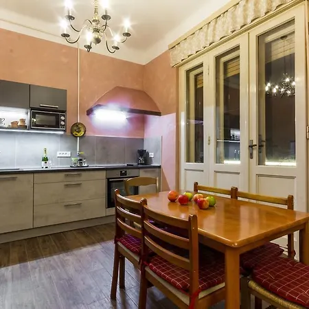 아파트 Spacious & Smart Center *