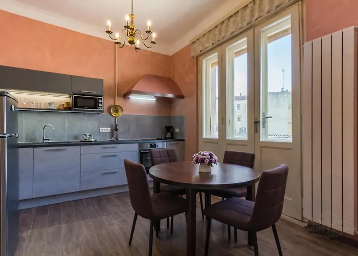 Apartment Spacious & Smart Center