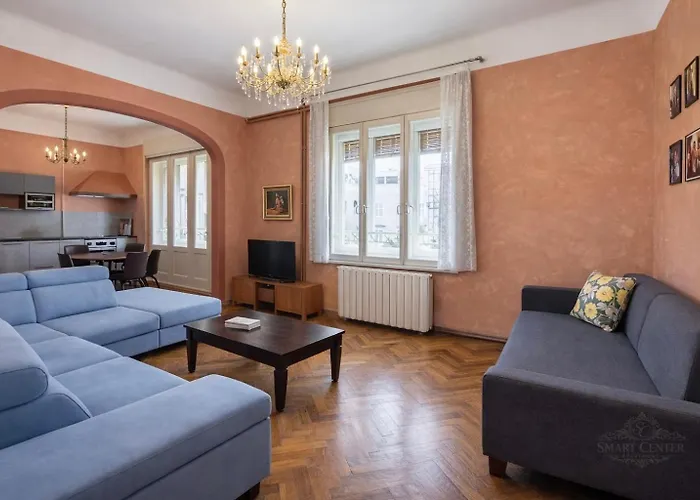 Spacious & Smart Center *